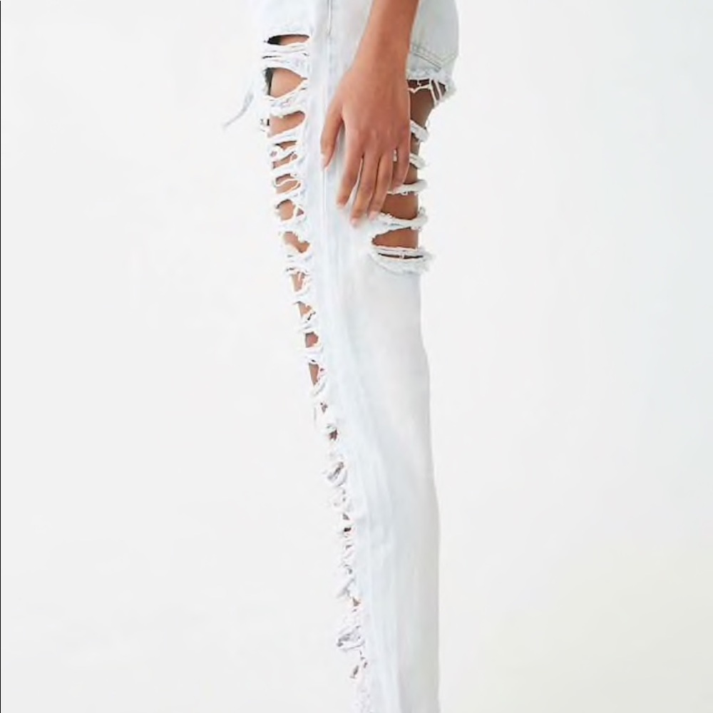 Distressed cutout jeans NWT light wash - Picture 4 of 8